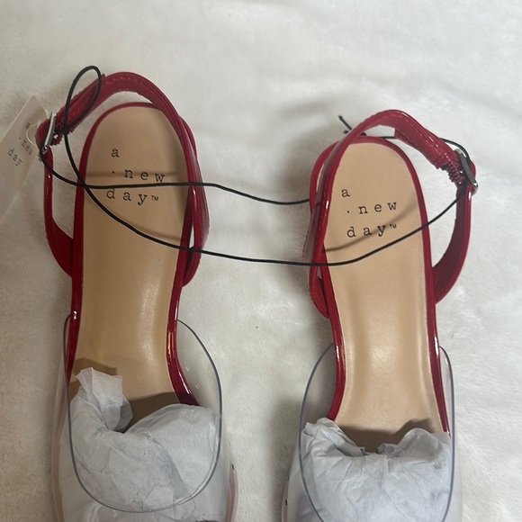 A New Day Red and White Heels with Pointed Toe - Picture 2 of 10